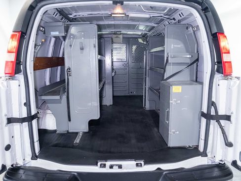 Used 2014 Chevrolet Express 2500 RWD image 22