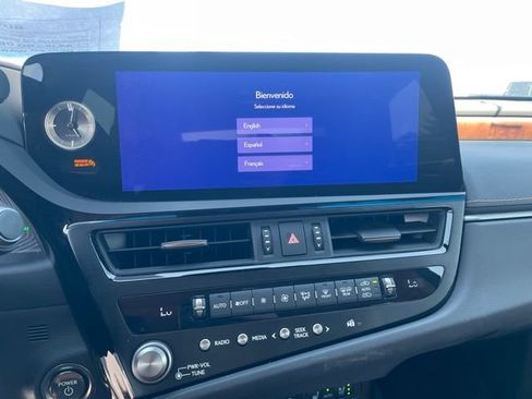Used 2025 Lexus ES 300h w/ Technology Package FWD image 9