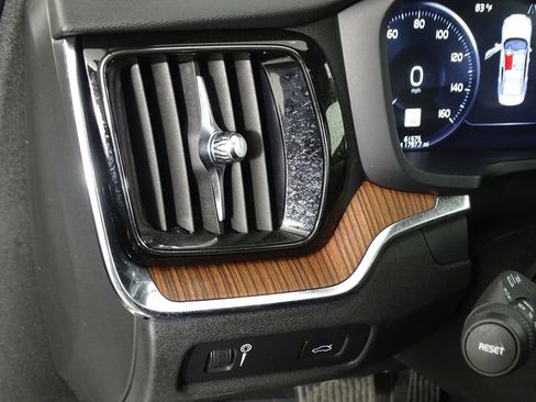 Used 2019 Volvo S60 T5 Momentum w/ Multimedia Package image 22