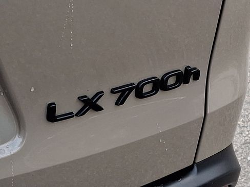 Used 2025 Lexus LX 700h Overtrail image 33