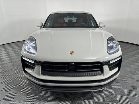 Certified 2025 Porsche Macan image 6