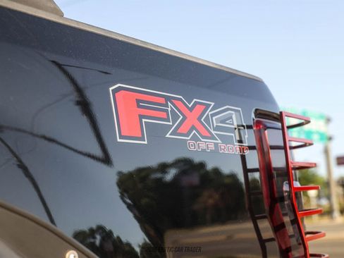 Used 2019 Ford F250 XLT w/ XLT Premium Package AWD/4WD image 43