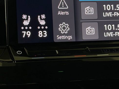 Used 2025 Volkswagen Atlas Cross Sport SE image 20