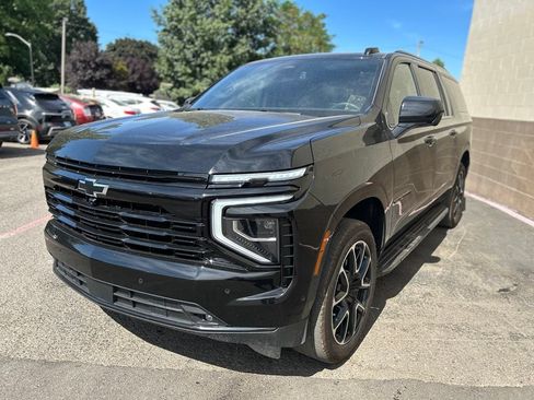 Used 2026 Chevrolet Suburban RST AWD/4WD image 9