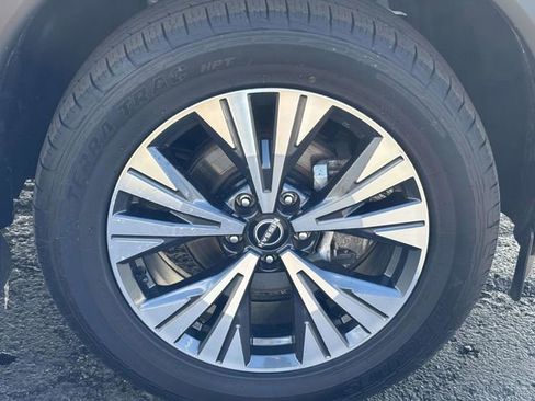 Used 2022 Nissan Rogue SV w/ SV Premium Package image 32