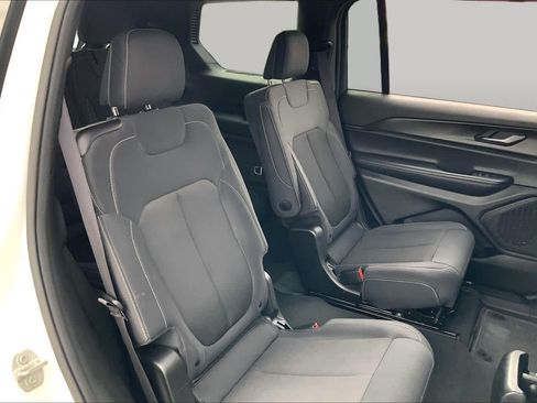 Used 2024 Jeep Grand Cherokee L Laredo RWD image 16
