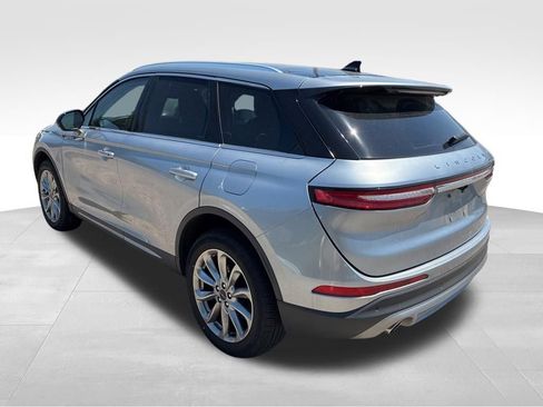 Used 2022 Lincoln Corsair AWD image 3