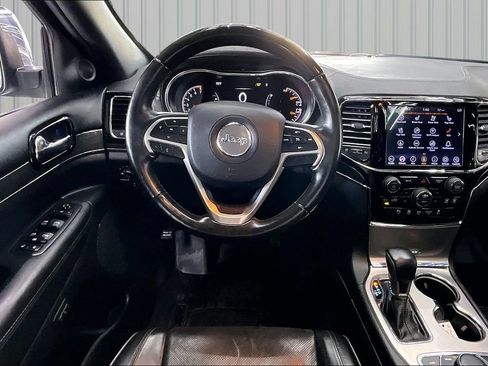 Used 2019 Jeep Grand Cherokee Overland AWD/4WD image 8