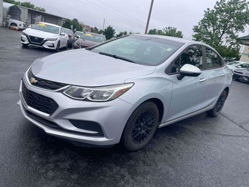 Used 2018 Chevrolet Cruze LS FWD image 2