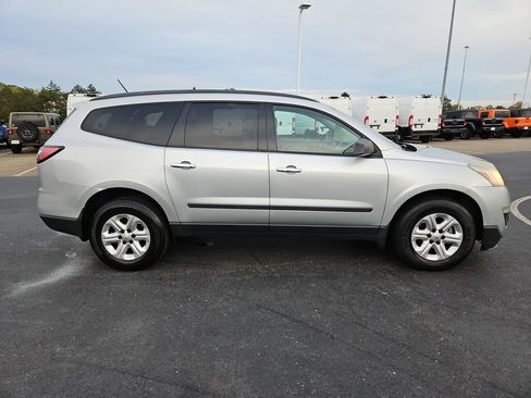 Used 2015 Chevrolet Traverse LS image 8
