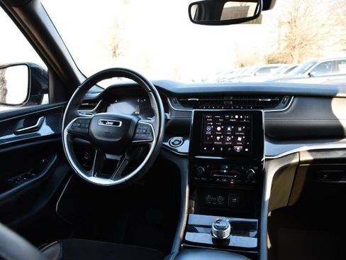 Used 2022 Jeep Grand Cherokee Altitude image 18