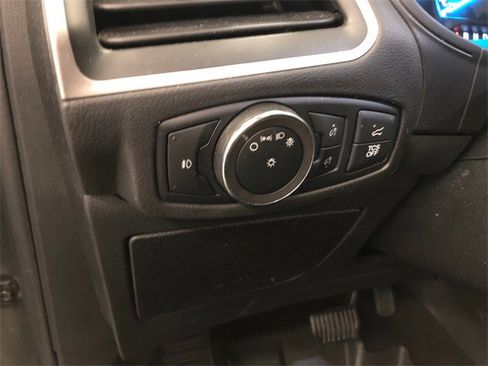 Used 2022 Ford Edge SEL w/ Convenience Package image 18