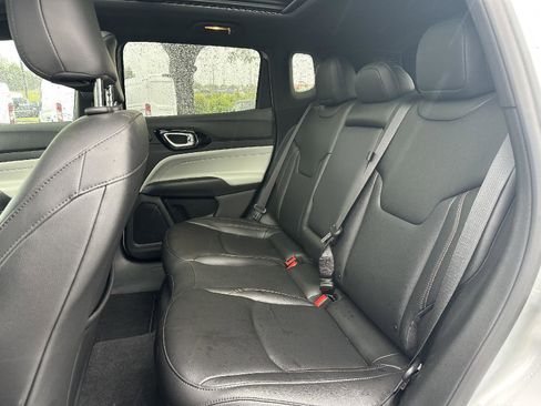 Used 2024 Jeep Compass Limited w/ Sun and Sound Group AWD/4WD image 7