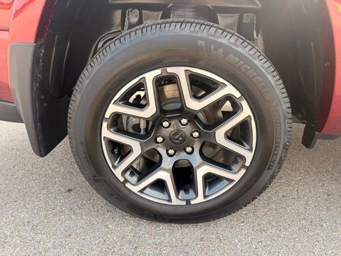 Used 2025 RAM 1500 Laramie AWD/4WD image 12