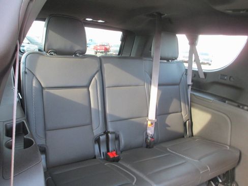 Used 2022 GMC Yukon XL Denali w/ Advanced Technology Package image 24