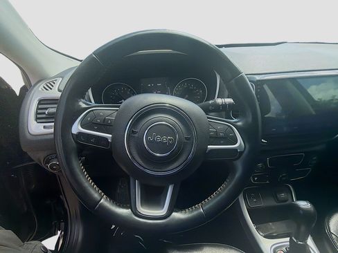 Used 2020 Jeep Compass Latitude FWD image 10