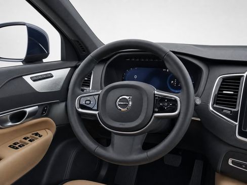 Certified 2023 Volvo XC90 T8 Ultimate w/ Lounge Package AWD/4WD image 18