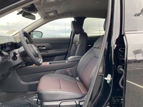 New 2025 Nissan Kicks SR image 11