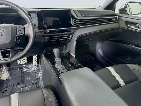 Used 2025 Toyota Camry SE image 19
