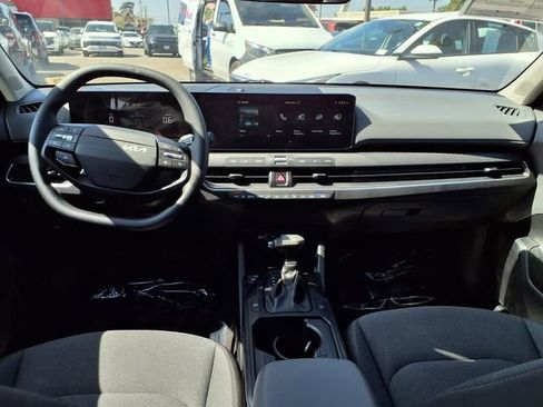 Used 2025 Kia K4 FWD image 25