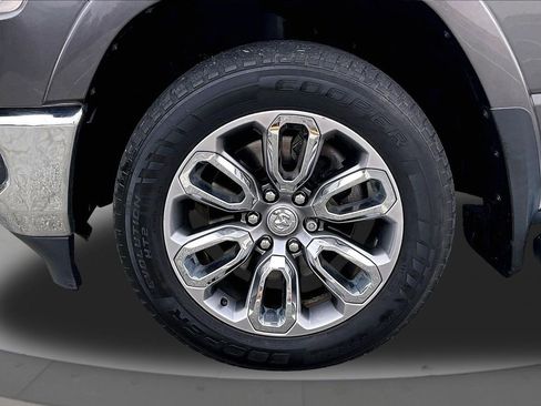 Used 2019 RAM 1500 Laramie image 32