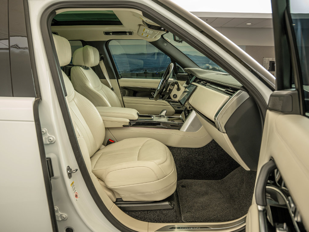 Used 2025 Land Rover Range Rover Autobiography AWD/4WD image 38
