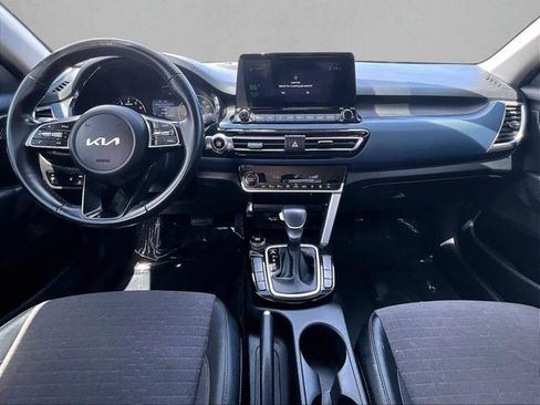 Used 2022 Kia Seltos S FWD image 16