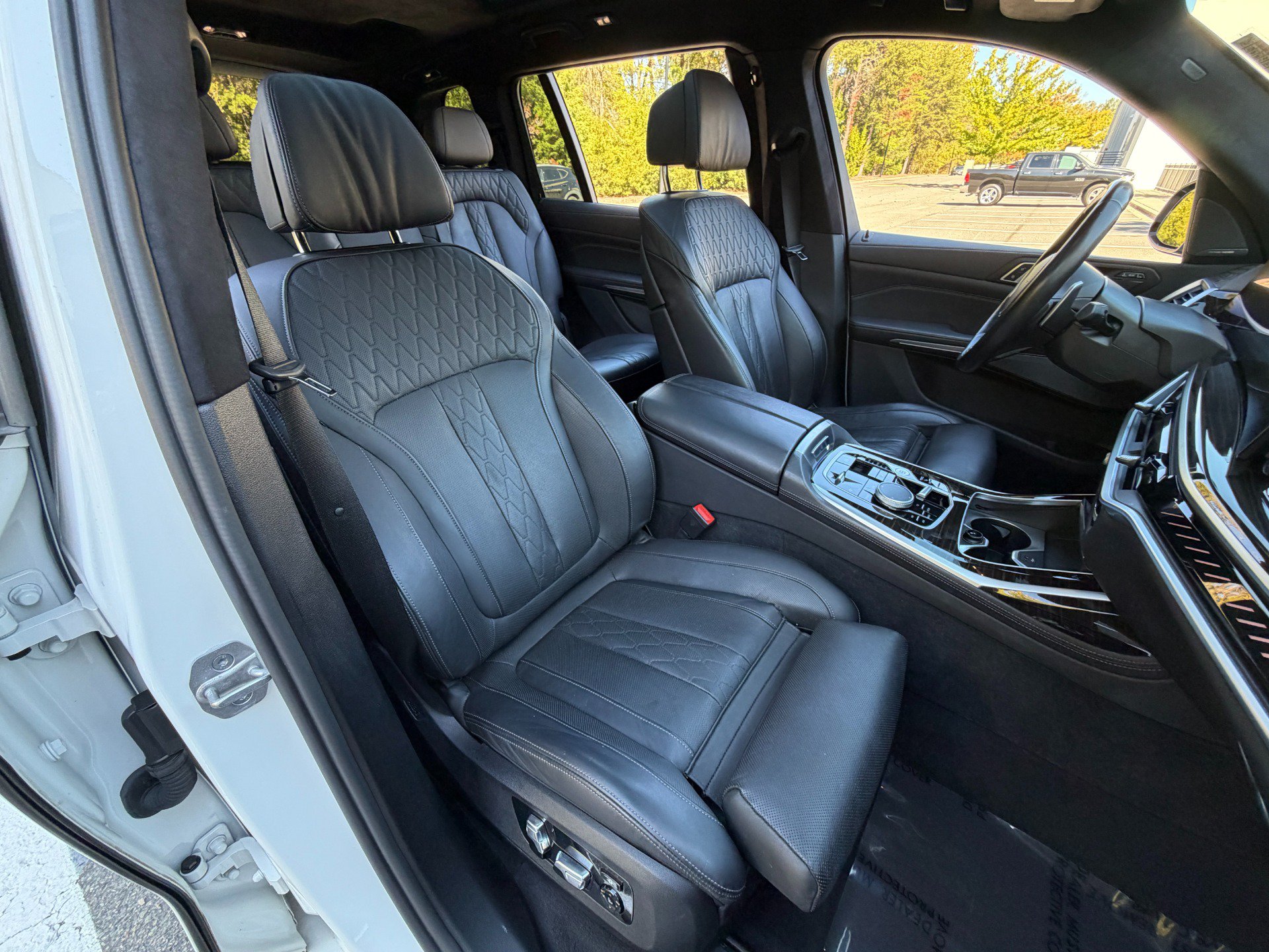 Used 2023 BMW X7 M60i AWD/4WD image 65