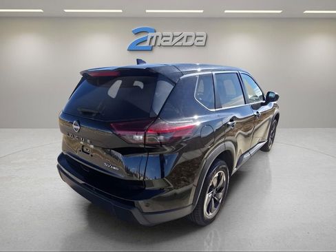 Used 2024 Nissan Rogue SV image 5
