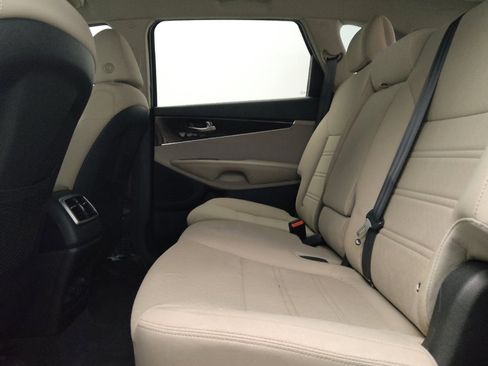 Used 2020 Kia Sorento LX FWD image 18
