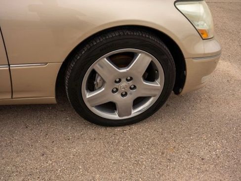 Used 2006 Lexus LS 430 RWD image 9