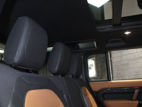 Used 2023 Land Rover Defender 110 X AWD/4WD image 52
