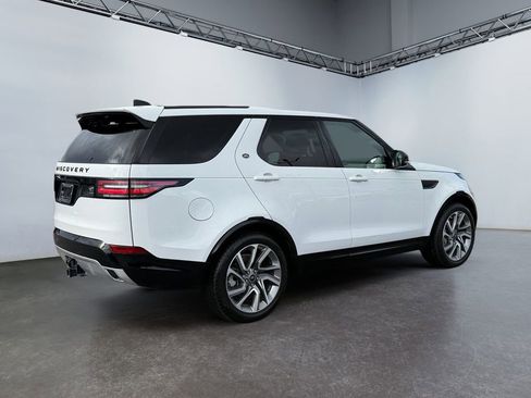 Used 2020 Land Rover Discovery Landmark image 3