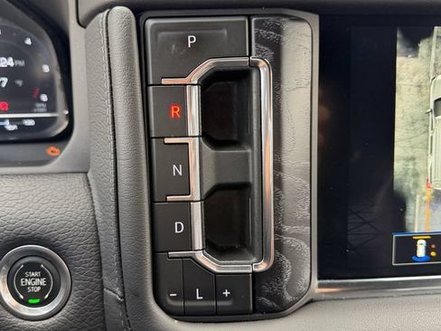 Used 2023 GMC Yukon Denali AWD/4WD image 25