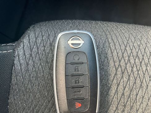 Used 2025 Nissan Rogue SV image 27