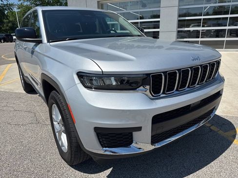 Used 2023 Jeep Grand Cherokee L Laredo AWD/4WD image 13