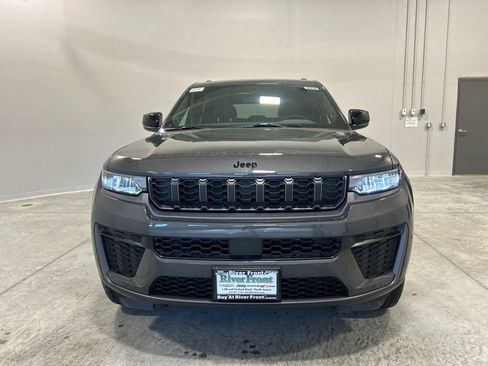 New 2026 Jeep Grand Cherokee Altitude AWD/4WD image 3