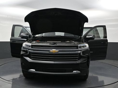 Used 2024 Chevrolet Suburban LT w/ LT Signature Package RWD image 32