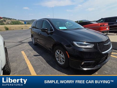 Used 2023 Chrysler Pacifica Touring-L FWD image 1