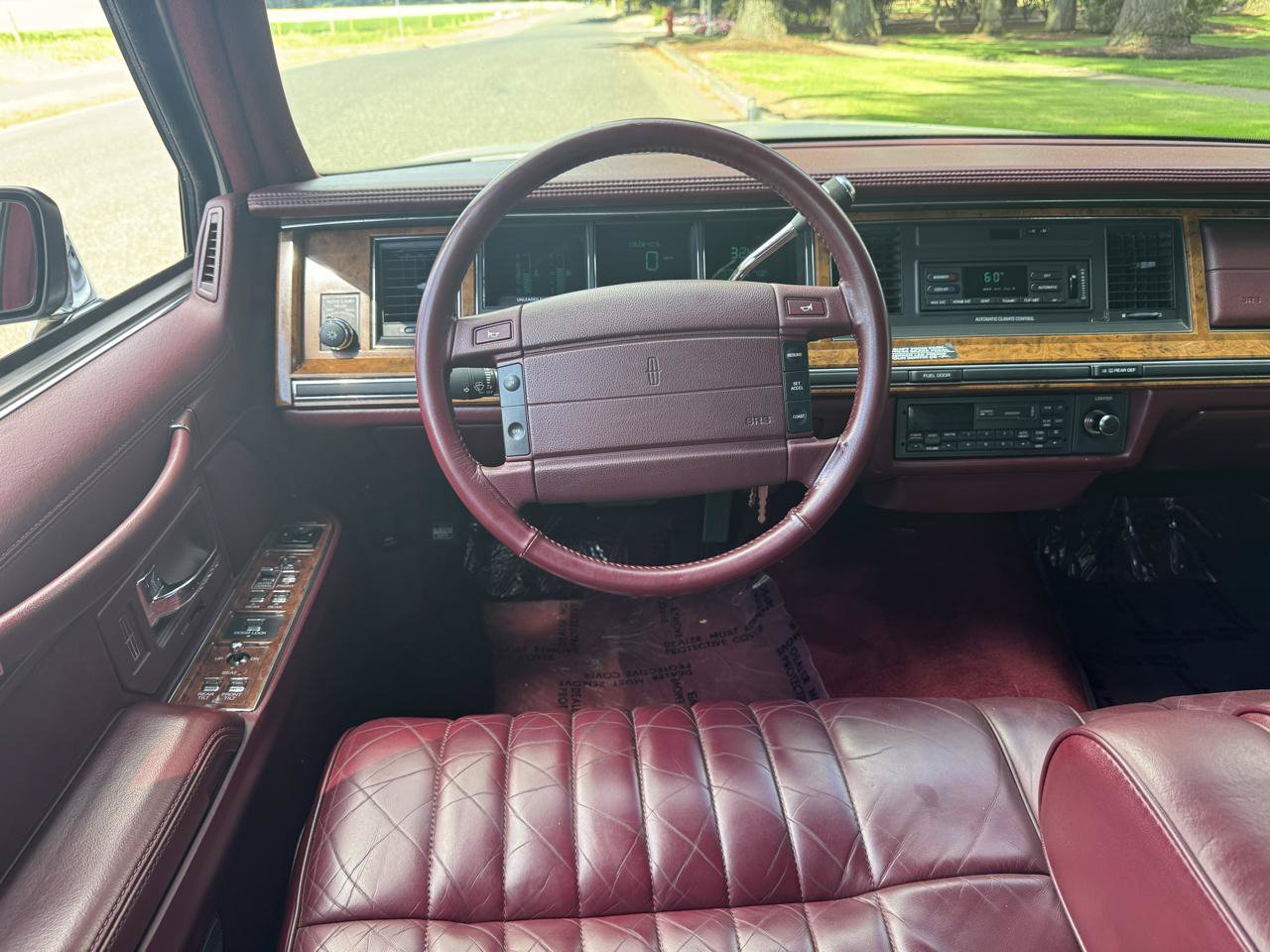 Used 1994 Lincoln Town Car Executive RWD image 15