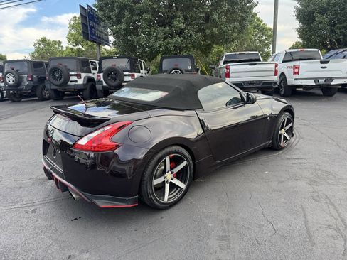 Used 2010 Nissan 370Z Touring RWD image 4