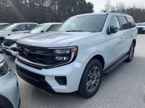 New 2025 Ford Expedition Active image 12