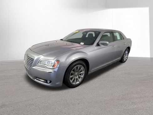 Used 2014 Chrysler 300 C RWD image 37