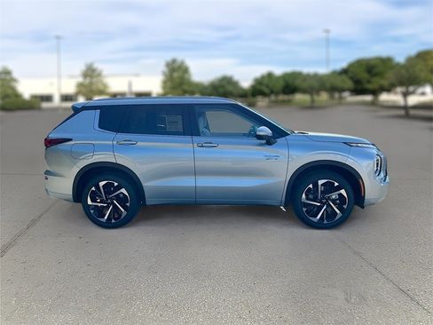 New 2025 Mitsubishi Outlander SEL image 8