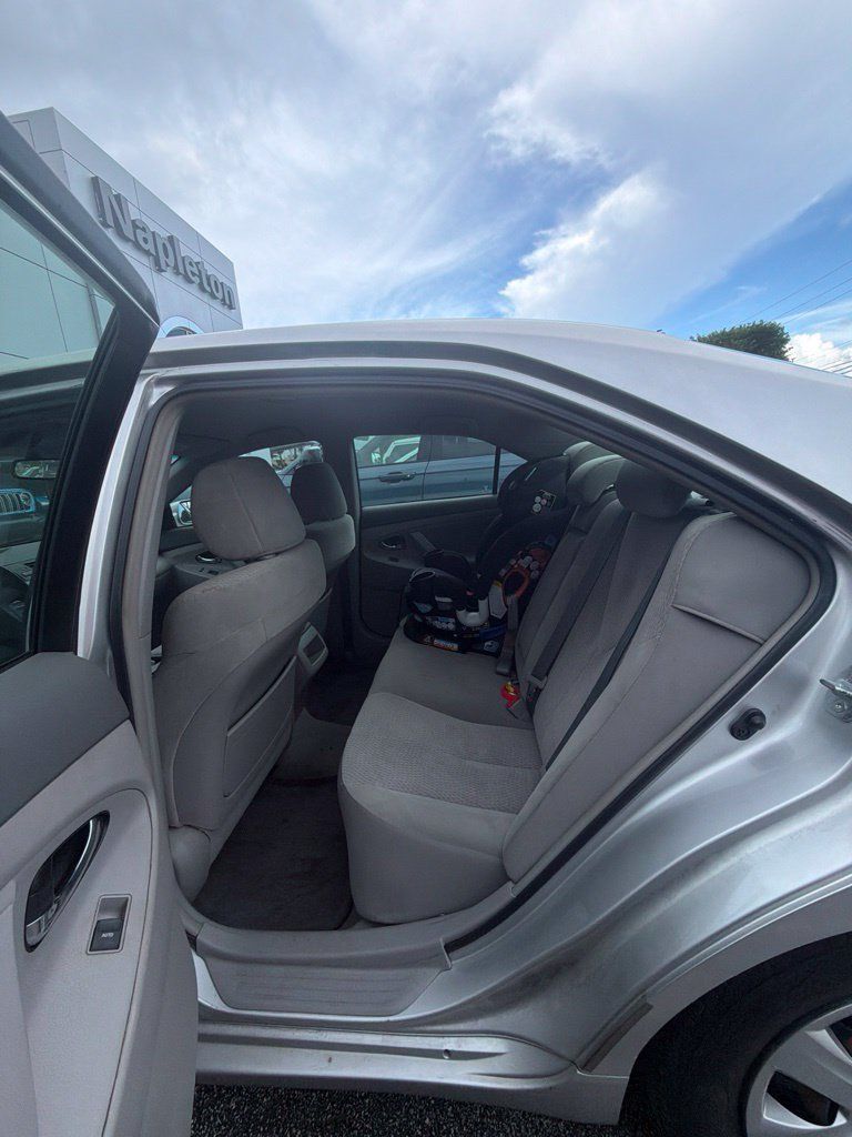 Used 2011 Toyota Camry LE FWD image 8