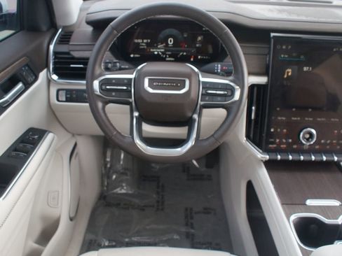 Used 2025 GMC Acadia Denali w/ LPO, Floor Liner Package FWD image 5