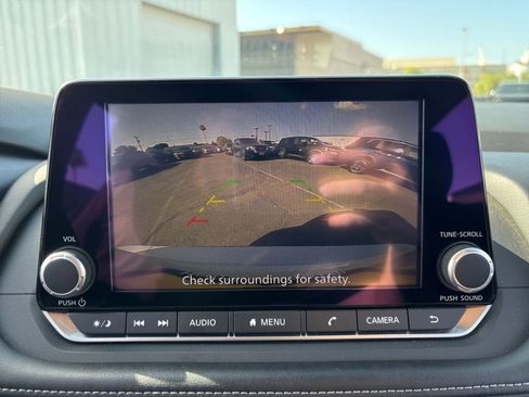 Used 2025 Nissan Rogue SV AWD/4WD image 25