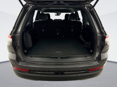 Used 2025 Jeep Grand Cherokee Limited w/ Black Appearance Package image 22