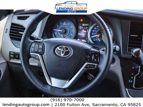 Used 2020 Toyota Sienna XLE Premium image 13
