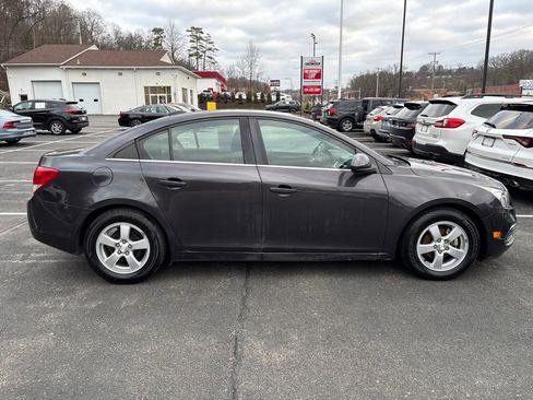 Used 2016 Chevrolet Cruze LT w/ Technology Package image 6